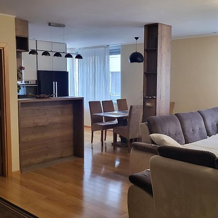 Apartman Centar Bulevar Ex Sa Garazom Banja Luka Extérieur photo