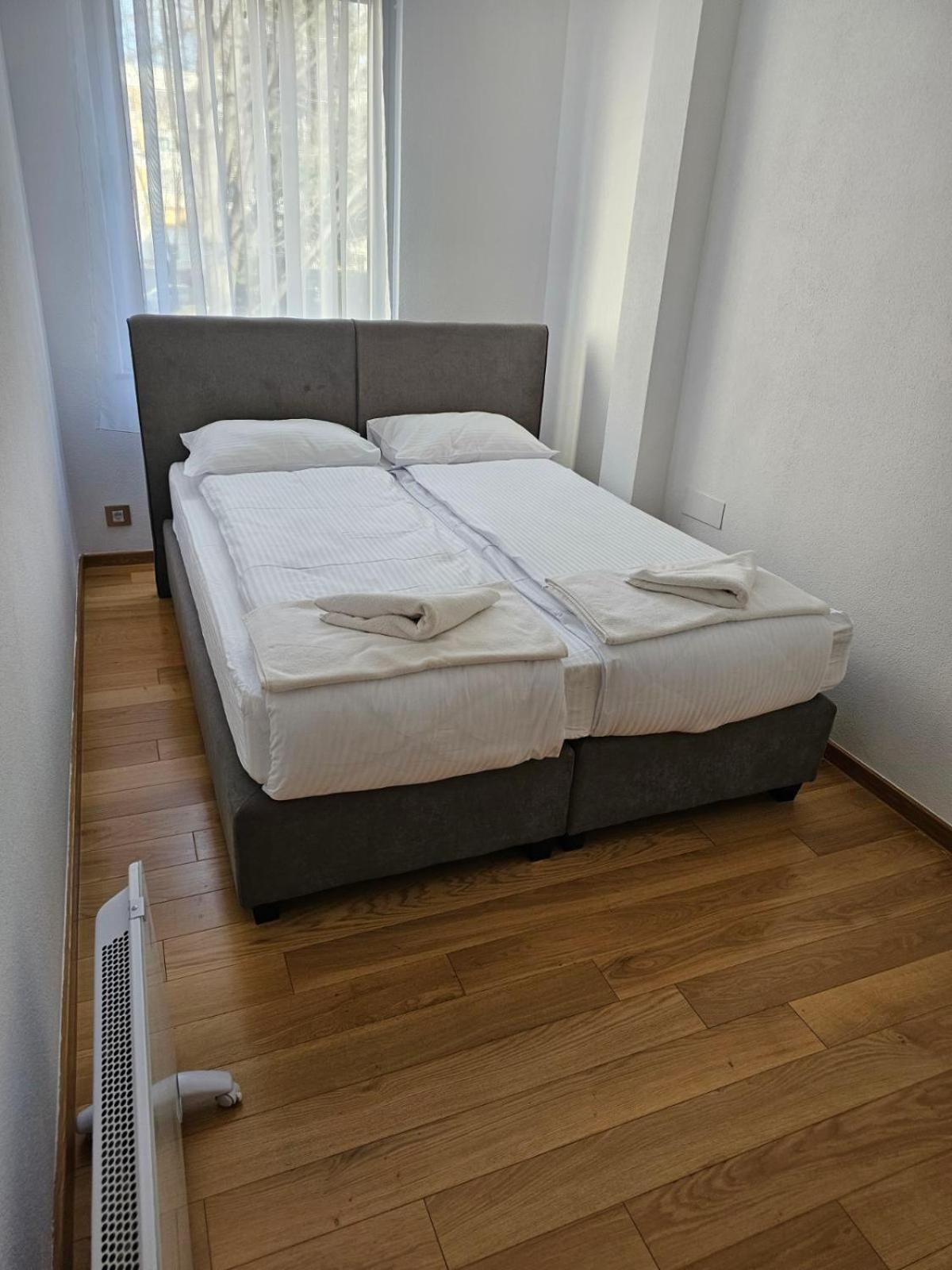 Apartman Centar Bulevar Ex Sa Garazom Banja Luka Extérieur photo